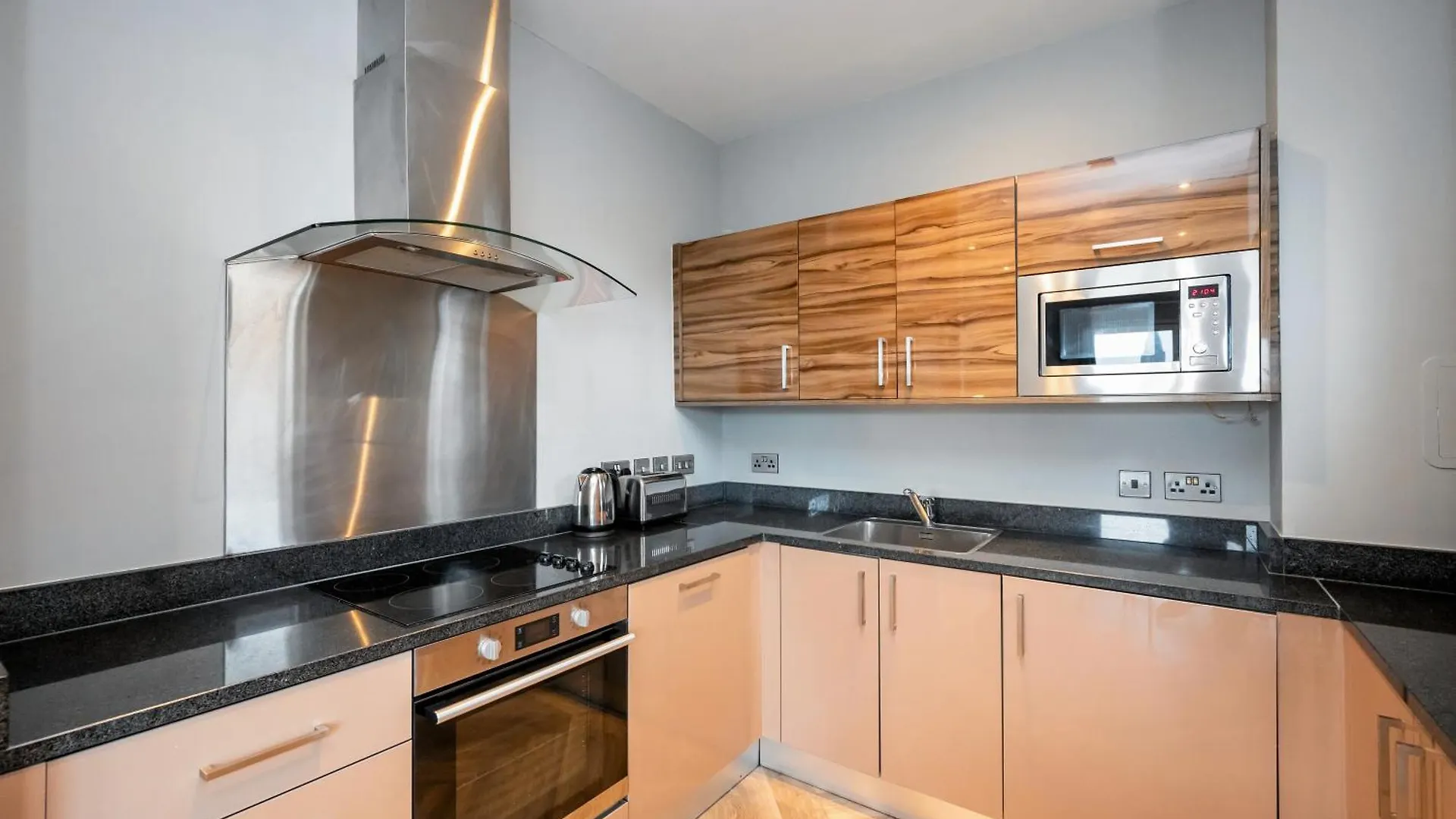 Staycity Aparthotels Edinburgh West End 4*,